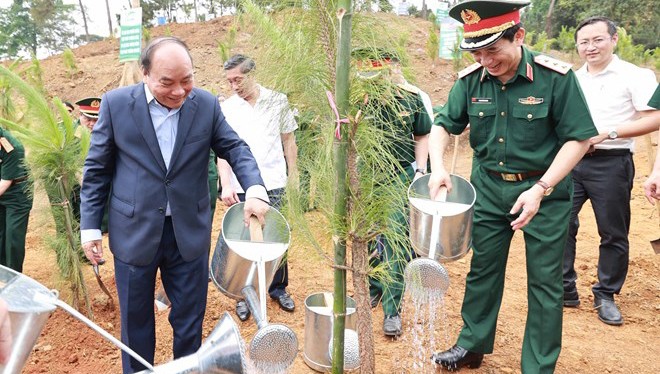 Chủ tịch nước Nguyễn Xuân Phúc tại Lễ phát động trồng cây “Đời đời nhớ ơn Bác Hồ” do Bộ Quốc phòng tổ chức.