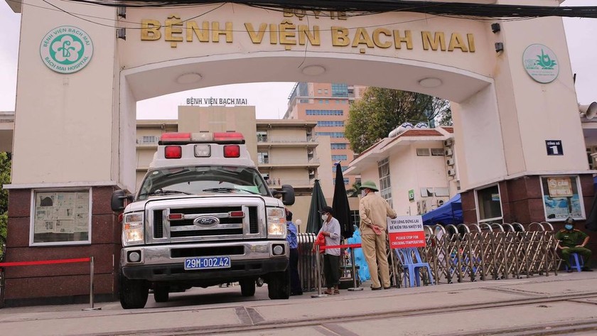 Bệnh viện Bạch Mai làm gì để 'lấp chỗ trống' hơn 200 nhân viên nghỉ việc?