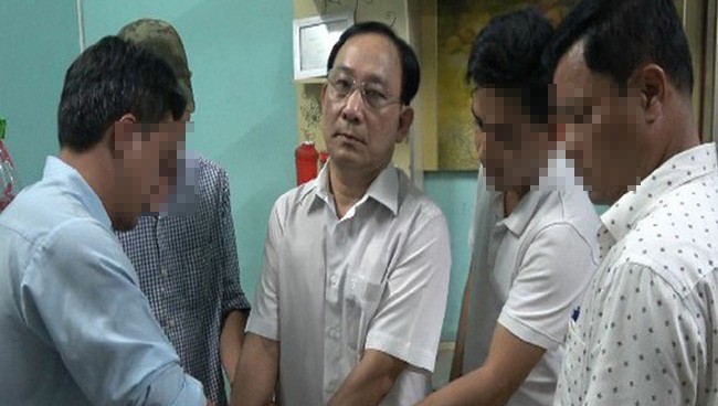  Công an tỉnh Tiền Giang  thi hành lệnh bắt tạm giam 4 tháng đối với ông Nguyễn Văn Ngưu.
