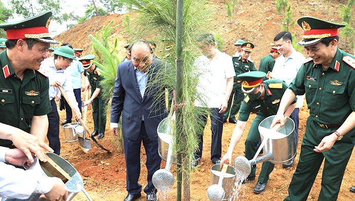  Chủ tịch nước Nguyễn Xuân Phúc trồng cây tại Khu di tích K9.