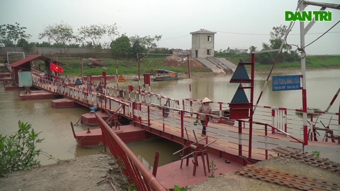 Cây cầu phao ở Sóc Sơn (Hà Nội) xây dựng năm 2013, đưa vào sử dụng năm 2017, chi phí 5,7 tỷ bị cho là được làm từ năm 1984, 