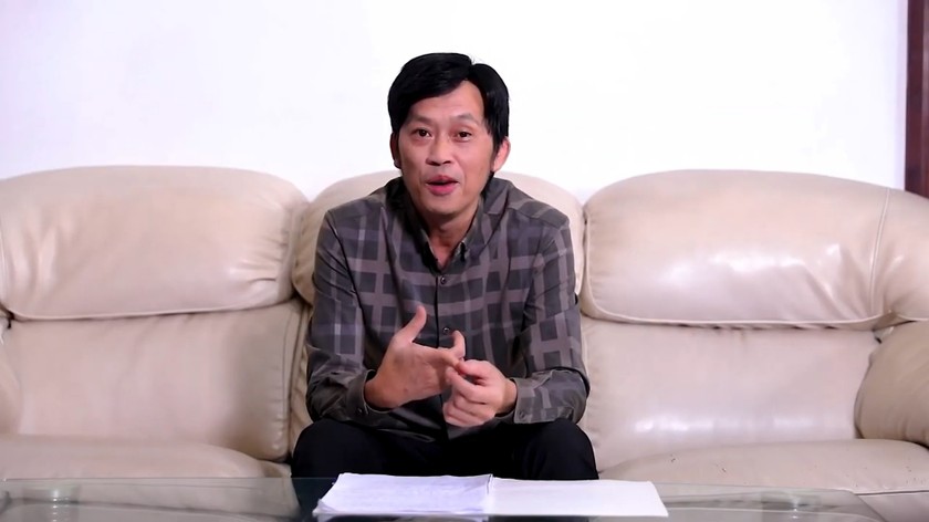 Nghệ sĩ Hoài Linh giải thích việc chậm trễ trao tiền ủng hộ miền Trung do COVID-19.
