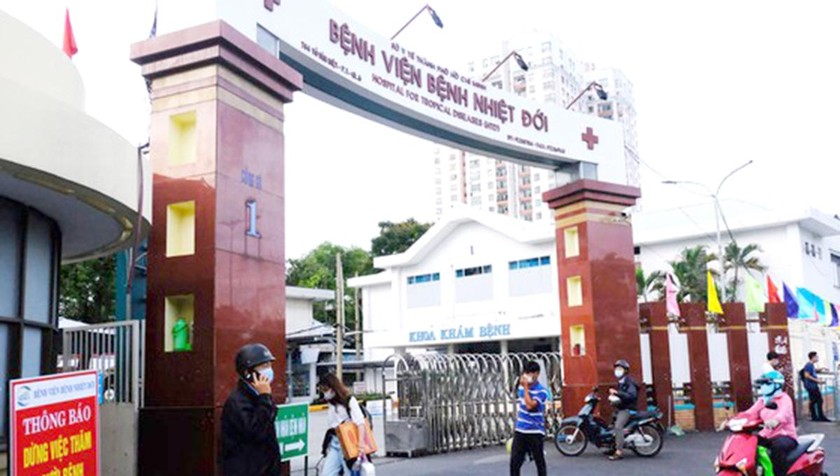 Bệnh viện Bệnh Nhiệt đới TP HCM bị phong tỏa vì có 53 nhân viên bị nhiễm COVID-19.