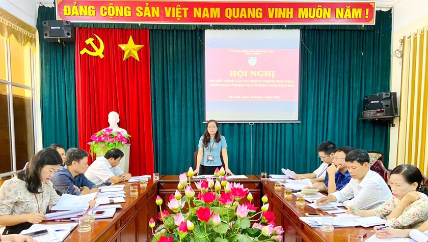 Bà Hồ Thị Kim Ngân phát biểu tại Hội nghị sơ kết công tác tư pháp tỉnh Bắc Kạn 6 tháng đầu năm 2020. 