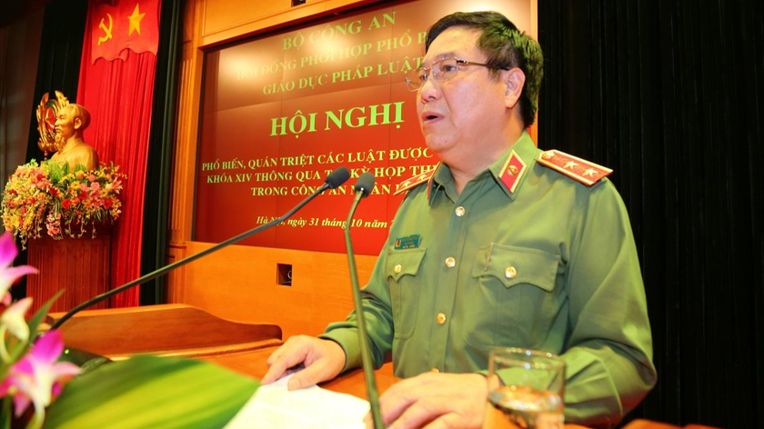 Trung tướng Ngọc Anh tại Hội nghị phổ biến, quán triệt những nội dung cơ bản các đạo luật được Quốc hội khóa XIV thông qua. 