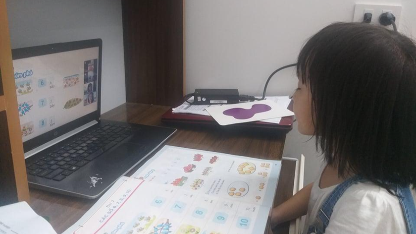 Học sinh nhiều địa phương ở Nghệ An tiếp tục học trực tuyến