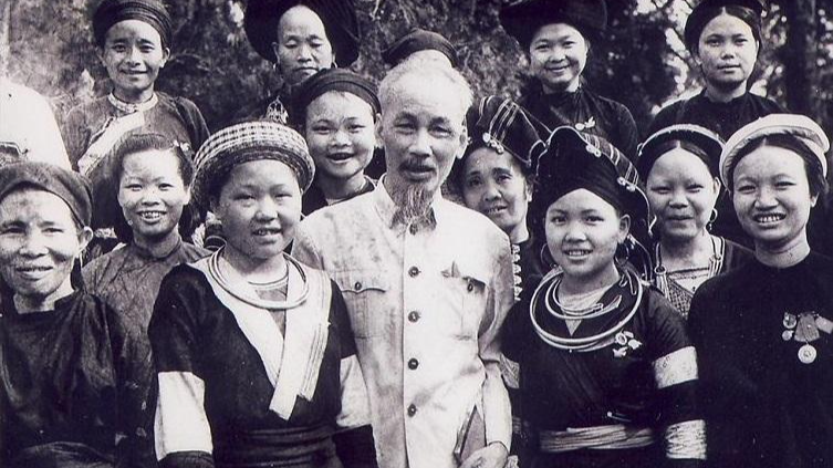Chủ tịch Hồ Chí Minh là người khởi xướng, xây dựng và hết lòng chăm lo khối đại đoàn kết toàn dân tộc.