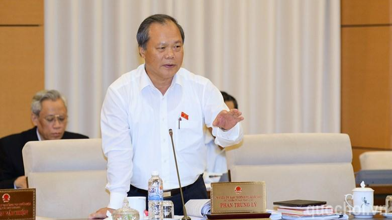 Ông Phan Trung Lý phát biểu tại phiên họp của Ủy ban Thường vụ Quốc hội.