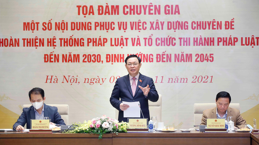 Chủ tịch Quốc hội Vương Đình Huệ phát biểu tại Tọa đàm. 