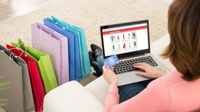 Người Việt ngày càng ưa chuộng mua sắm trực tuyến.