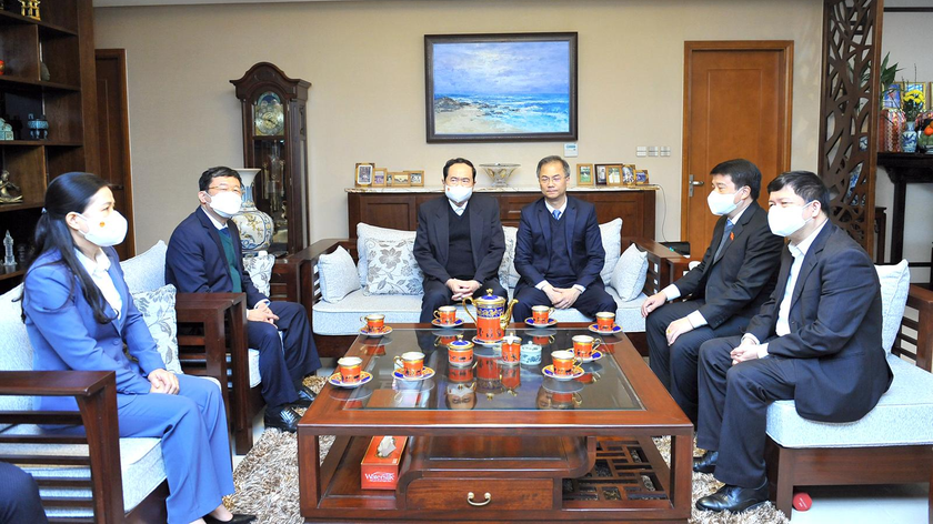 Phó Chủ tịch Thường trực QH thăm hỏi chúc Tết gia đình nguyên Tổng Bí thư Trường Chinh