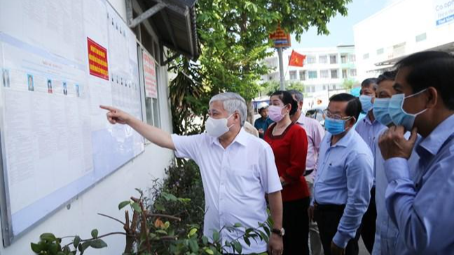 Chủ tịch Ủy ban Trung ương Mặt trận Tổ quốc Việt Nam Đỗ Văn Chiến kiểm tra công tác chuẩn bị bầu cử tại Kiên Giang hồi tháng 5/2021. 