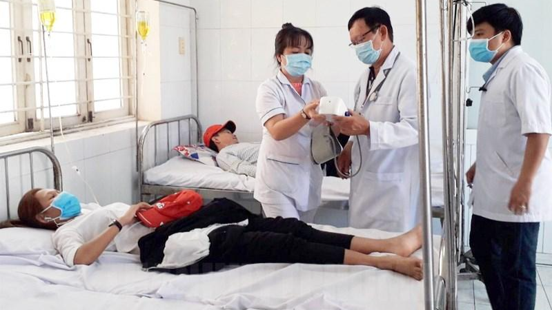  Điều trị bệnh nhân tại Trạm Y tế phường Tân Thới Nhất.