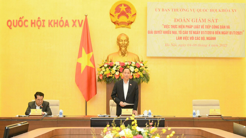 Phó Chủ tịch Quốc hội Trần Quang Phương chủ trì phiên họp.
