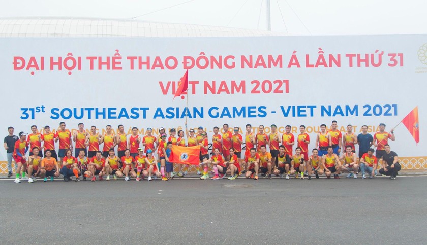 Tây Hà Nội Runners cổ vũ cho Seagames 31 