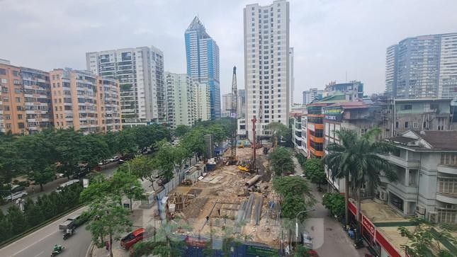 Nhiều dự án cao ốc hai bên đường Lê Văn Lương điều chỉnh quy hoạch như rang lạc, có dự án điều chỉnh đến 5 lần theo hướng thay đổi chức năng sử dụng đất, “nhồi” thêm tầng cao