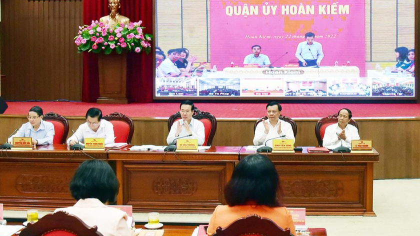 Các đồng chí lãnh đạo Trung ương và thành phố Hà Nội chủ trì Hội nghị.