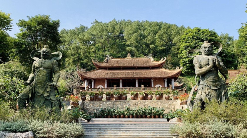 Địa Tạng Phi Lai Tự từng được gọi là Chùa Đùng, tại xã Liêm Sơn, huyện Thanh Liêm, Hà Nam.