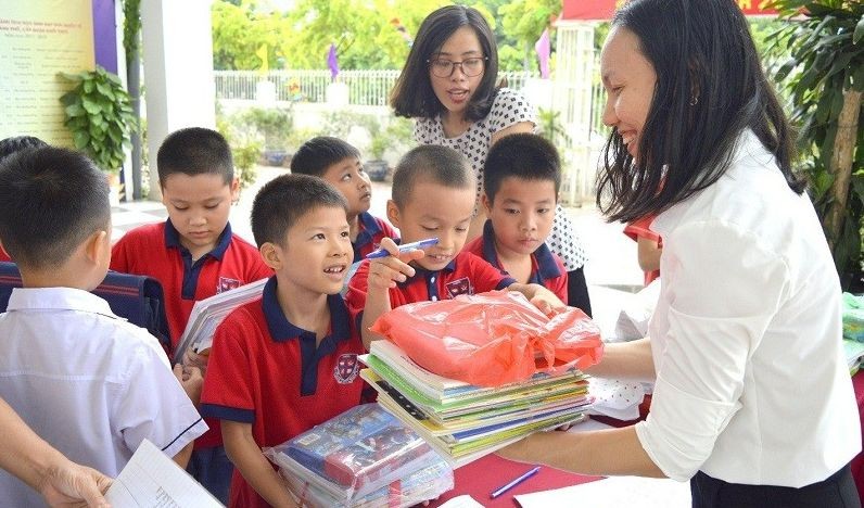 Việt Nam có khoảng 17,5 triệu học sinh là đối tượng sử dụng trực tiếp sách giáo khoa. 