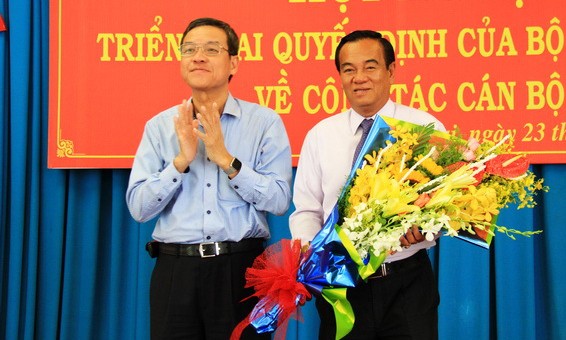 Đinh Quốc Thái (bên trái) cùng Trần Đình Thành trong một hội nghị bổ nhiệm cán bộ năm 2016 tại Đồng Nai. 