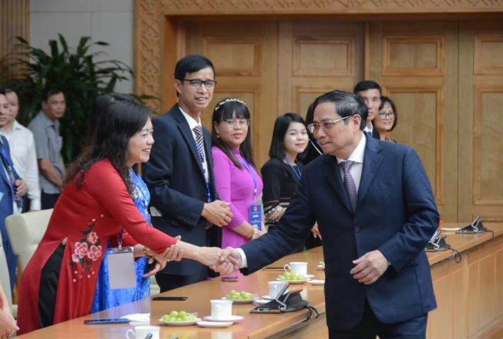 Thủ tướng Phạm Minh Chính gặp mặt các nhà giáo tiêu biểu.
