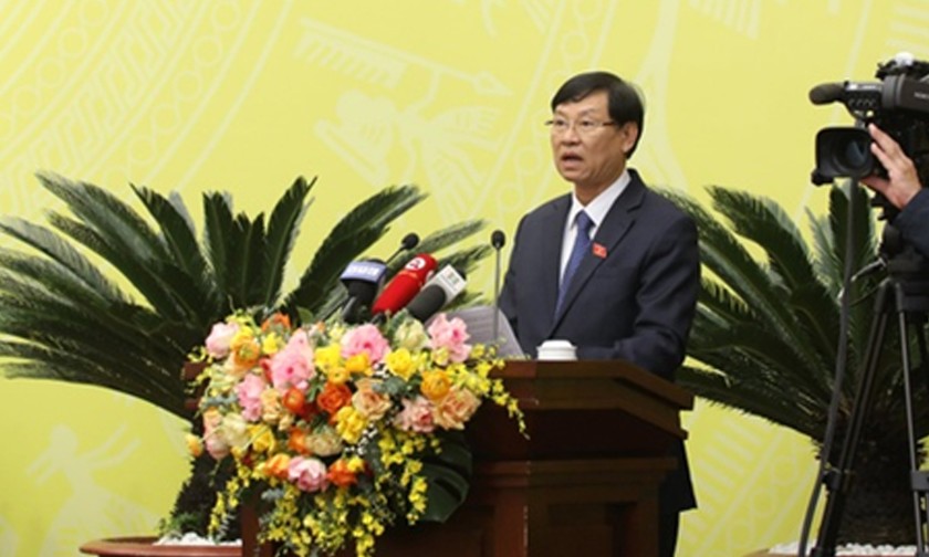 Ông Nguyễn Hữu Chính báo cáo về kết quả công tác năm 2022 và phương hướng, nhiệm vụ năm 2023 của TAND hai cấp thành phố Hà Nội.