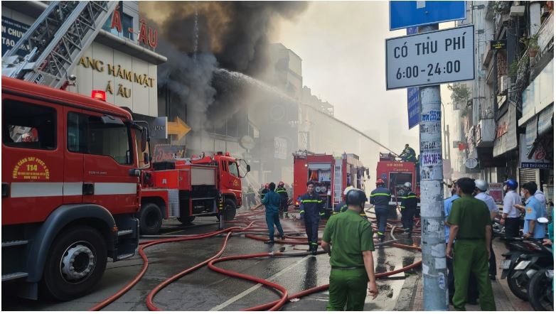 Một vụ cháy mới xảy ra gần chợ Bến Thành. 