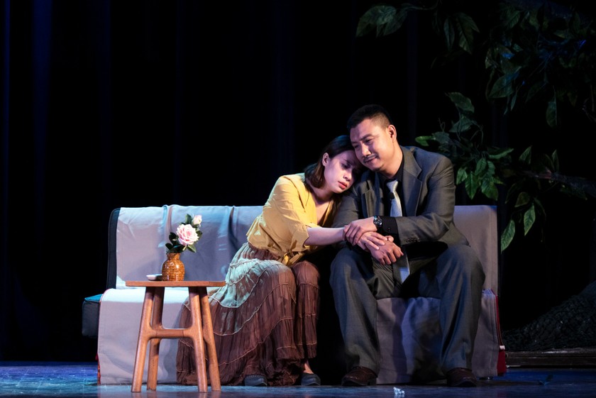  Vở diễn mới "Mọi điều ta chưa nói" của sân khấu Hồng Hạc chuyển thể từ tiểu thuyết cùng tên của nhà văn Pháp Marc Levy. 