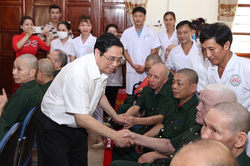 Thủ tướng Phạm Minh Chính thăm hỏi, động viên các thương, bệnh binh tại Trung tâm Điều dưỡng Thương binh Kim Bảng nhân dịp Ngày Thương binh Liệt sĩ 27/07.