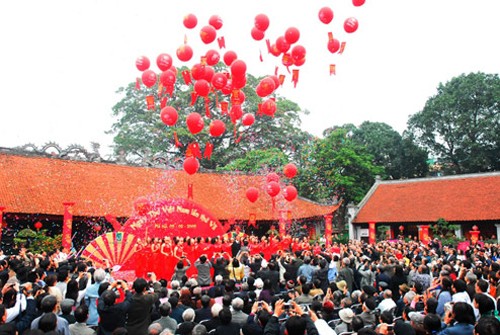 Ngày thơ Việt Nam những năm trước được tổ chức tại Văn Miếu - Quốc Tử Giám.