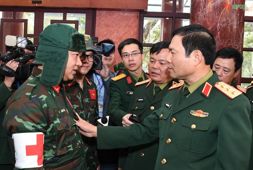  Thượng tướng Nguyễn Tân Cương động viên các thành viên của lực lượng cứu hộ, cứu nạn lên đường sang Thổ Nhĩ Kỳ.