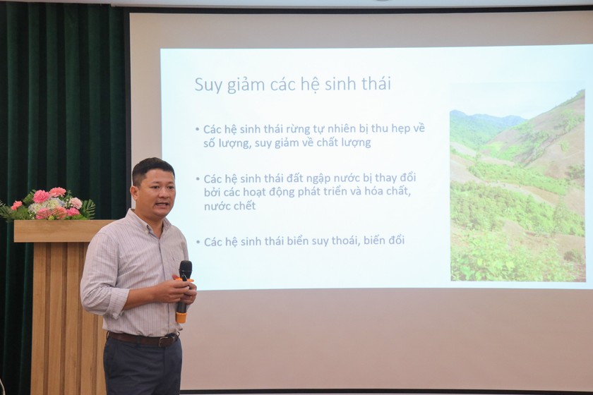 Nguyễn Mạnh Hà tham vấn chính sách, đề xuất các chiến lược bảo tồn đa dạng sinh học và phục hồi hệ sinh thái. (Ảnh: NVCC) 