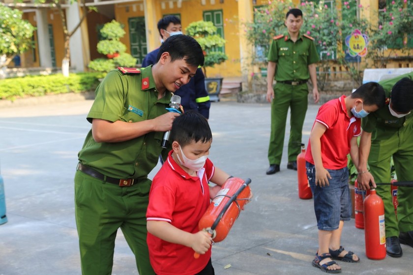 Một buổi tuyên truyền, tập huấn cho học sinh về công tác PCCC tại Trường Tiểu học xã Hoàn Sơn, huyện Tiên Du (Bắc Ninh). 