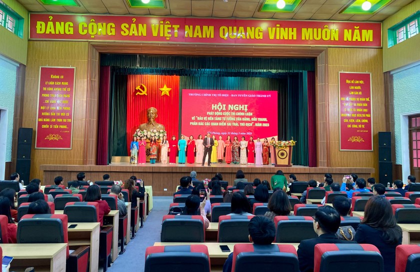Quang cảnh Hội nghị phát động Cuộc thi tại Trường Chính trị Tô Hiệu Hải Phòng. 