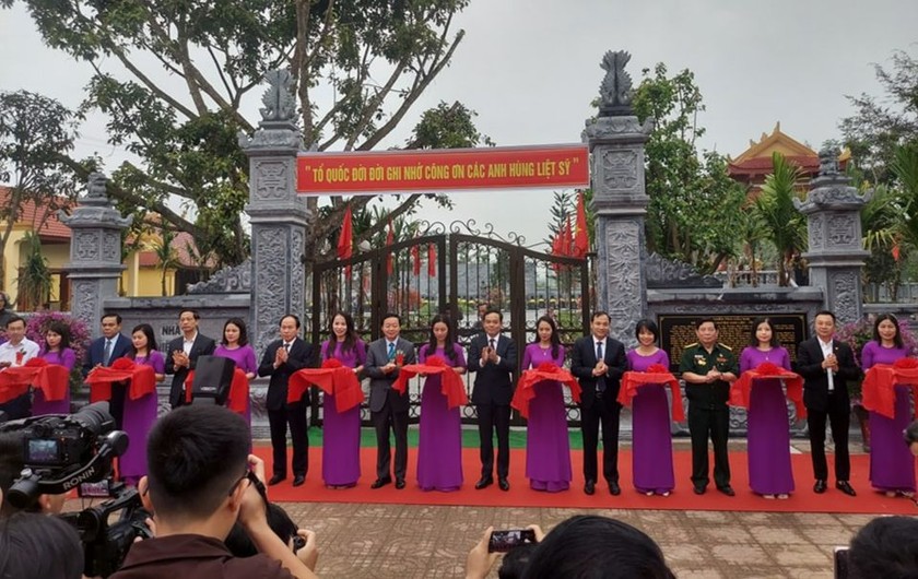  Lãnh đạo Chính phủ, TP Hải Phòng, tỉnh Hà Tĩnh cắt băng khánh thành tu bổ Khu tưởng niệm các liệt sĩ hy sinh tại Cầu Nhe.