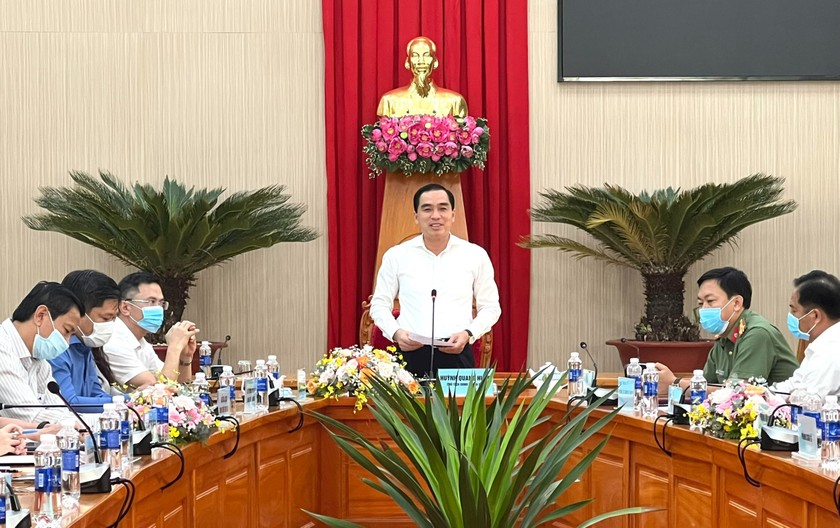  Ông Huỳnh Quang Hưng - Chủ tịch UBND TP. Phú Quốc phát biểu tại buổi họp.