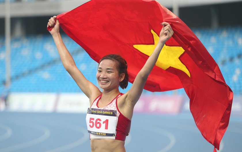 Nguyễn Thị Oanh nhận "mưa tiền thưởng" sau SEA Games 32