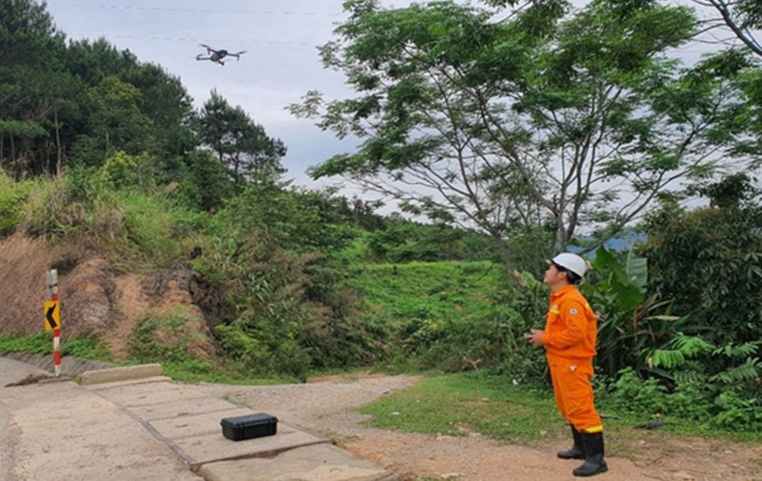 Đội TTĐ TP Cao Bằng bay UAV kiểm tra đường dây 220kV TĐ Nho Quế 3 - Cao Bằng.