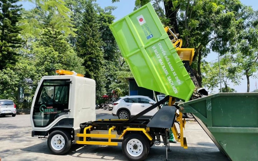 TP Huế thí điểm sử dụng xe tải điện thu gom rác thải trên địa bàn. (Ảnh: UNDP) 
