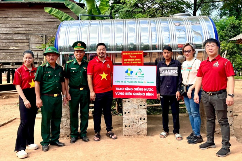Dược phẩm TV.PHARM trao tặng giếng nước vùng biên Quảng Bình.
