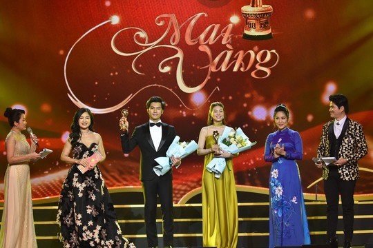 Giải Mai Vàng lần thứ 28 - 2022 hạng mục "Nam, nữ diễn viên điện ảnh – truyền hình được yêu thích nhất" gọi tên Nhan Phúc Vinh và Ninh Dương Lan Ngọc.