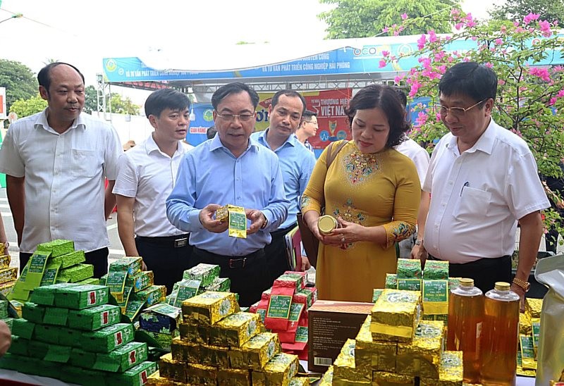 Lãnh đạo huyện Thạch Thất luôn đặc biệt quan tâm tới sự phát triển các sản phẩm OCOP của địa phương.