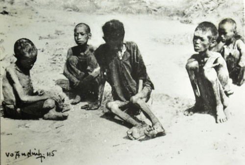 Người dân đói khổ  chỉ còn da bọc xương năm 1954 (Ảnh tư liệu)