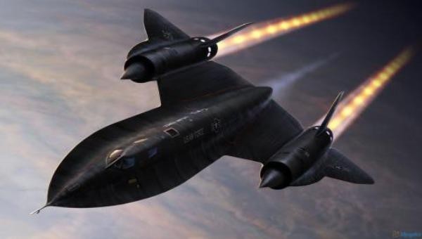 Máy bay  SR-71 như siêu do thám trên bầu trời