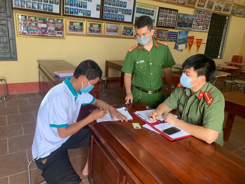 Công an huyện Tân Yên xử lý người dân vi phạm không tuân thủ phòng, chống dịch covid-19