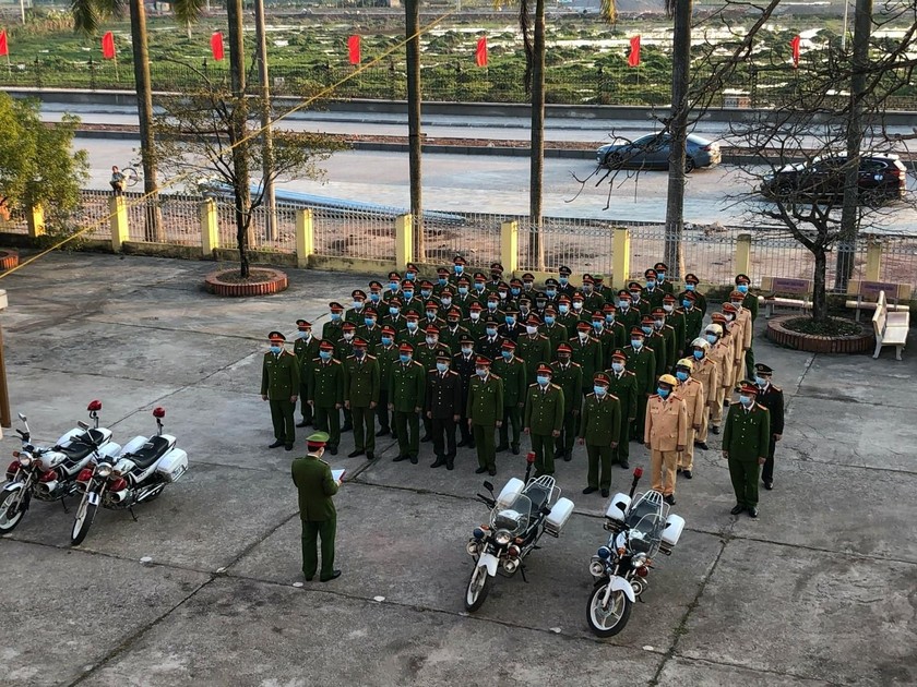 Các lực lượng Công an huyện Lạng Giang trong lễ ra quân.