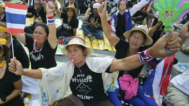 Người biểu tình bao vây nhiều cơ quan Chính phủ Thái Lan