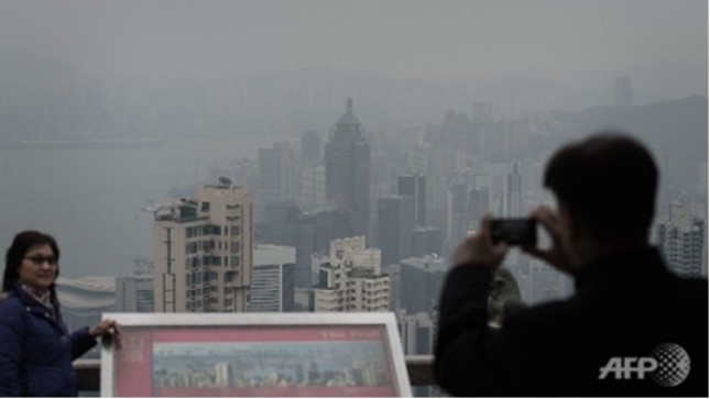 Dân Hồng Kông ngộp thở  trong  sương mù dày đặc