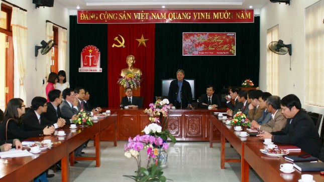 Bộ trưởng Hà Hùng Cường thăm, chúc tết tại Sở Tư pháp Ninh Bình