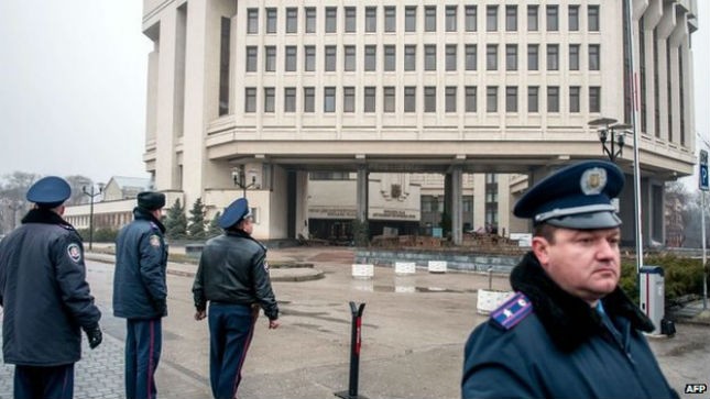 Cảnh sát Ukraine bao vây tòa nhà trụ sở chính phủ ở Crimea
